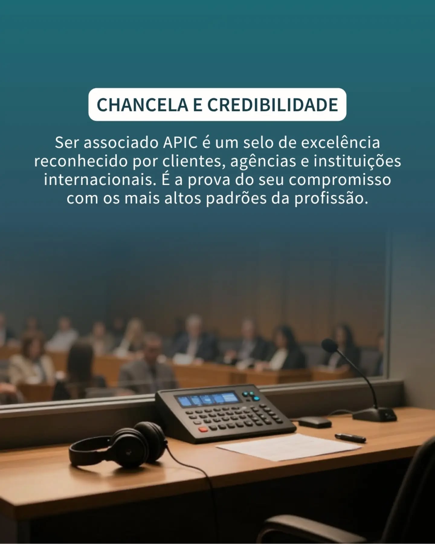 A cabine de interpretação pode parecer um ambiente isolado, mas a nossa trajetória profissional não precisa ser.
Ser um intérprete associado à APIC vai muito além de ter o seu nome em um guia de profissionais. Significa fazer parte ativamente da história e do desenvolvimento da interpretação de conferência no Brasil. É estar lado a lado com quem define os padrões de excelência técnica, ética e de condições de trabalho no nosso mercado.
Se você busca valorizar a sua história na profissão, ampliar a sua rede de contatos com colegas experientes e contar com a chancela da maior autoridade do setor no país, o seu lugar é aqui.
A associação está de portas abertas para novos talentos e profissionais experientes que compartilham do nosso amor pela precisão da linguagem e pelo respeito à categoria.
Acesse o nosso portal para entender as diferentes categorias de associação (como Associados Ativos, Agregados ou em Formação) e confira os documentos necessários para fazer a sua solicitação.
Estamos esperando por você!
👉 Estudante ou profissional da área? Una-se à comunidade que define os padrões de excelência da nossa profissão. Saiba como se associar em: https://apic.org.br/pt/associar-se/
#APIC #InterpretaçãoDeConferências #Intérpretes